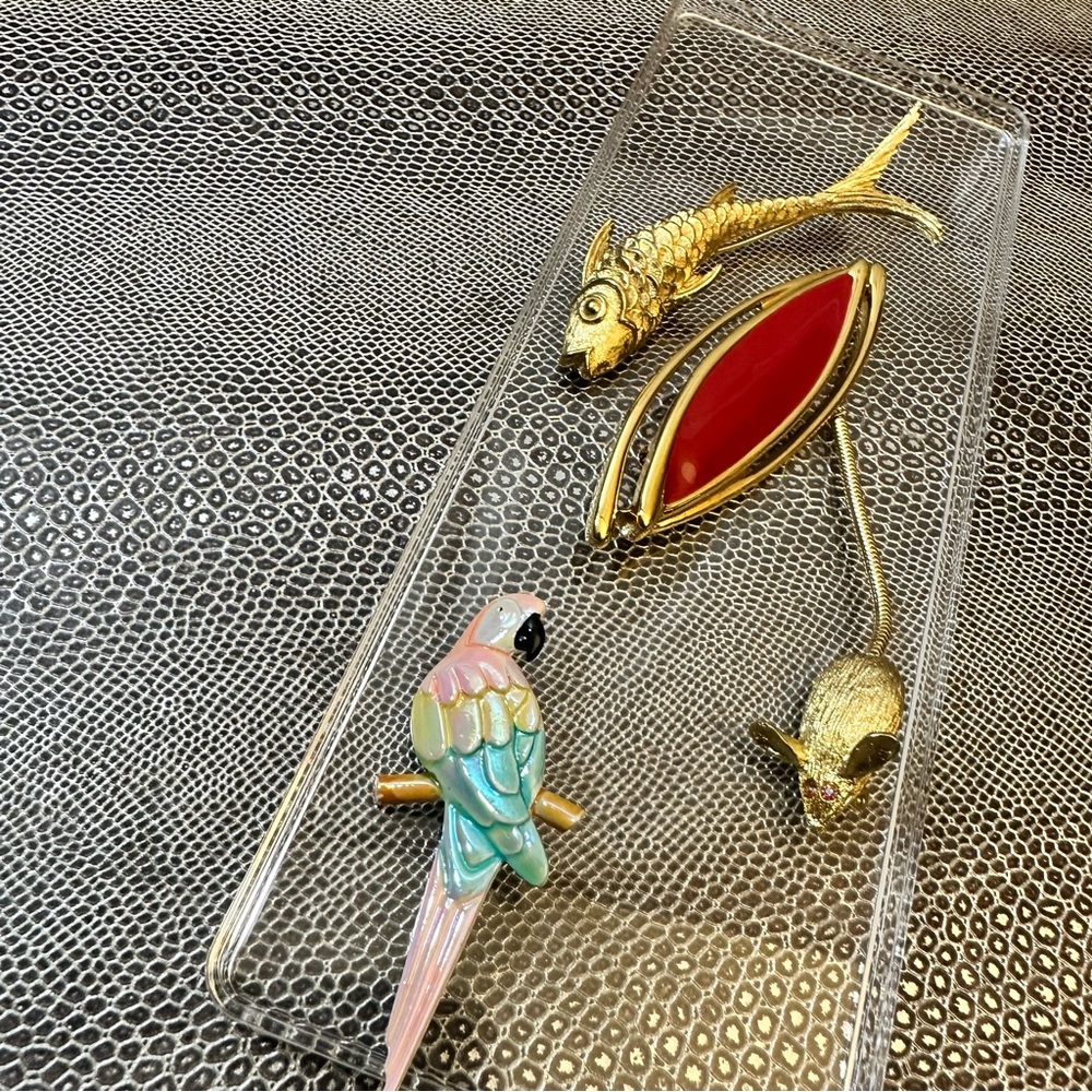 Vintage brooches pin lot of 4